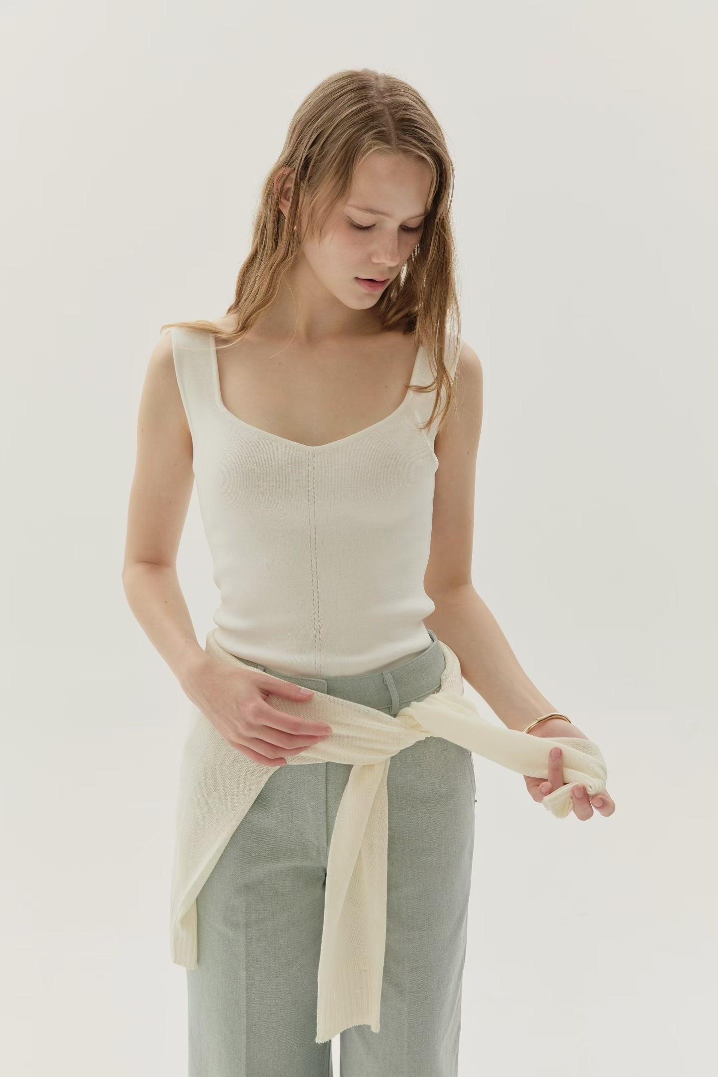 Wavy Scallop Neckline Comfy Tank | 波浪領口柔軟彈力人造絲背心