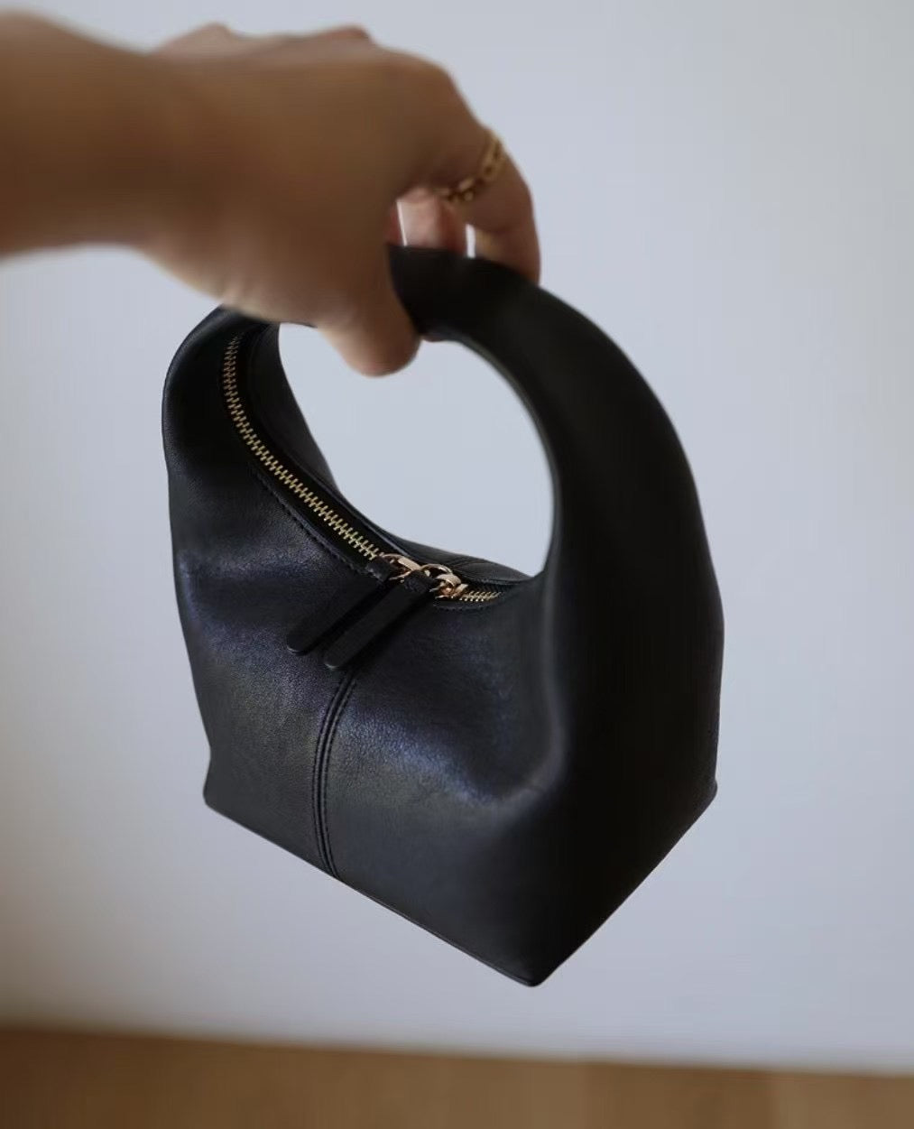 Bucks & Leather Mini Lambskin Dumpling Bag | 高端韓國設計師品牌羊皮手拎餃子包