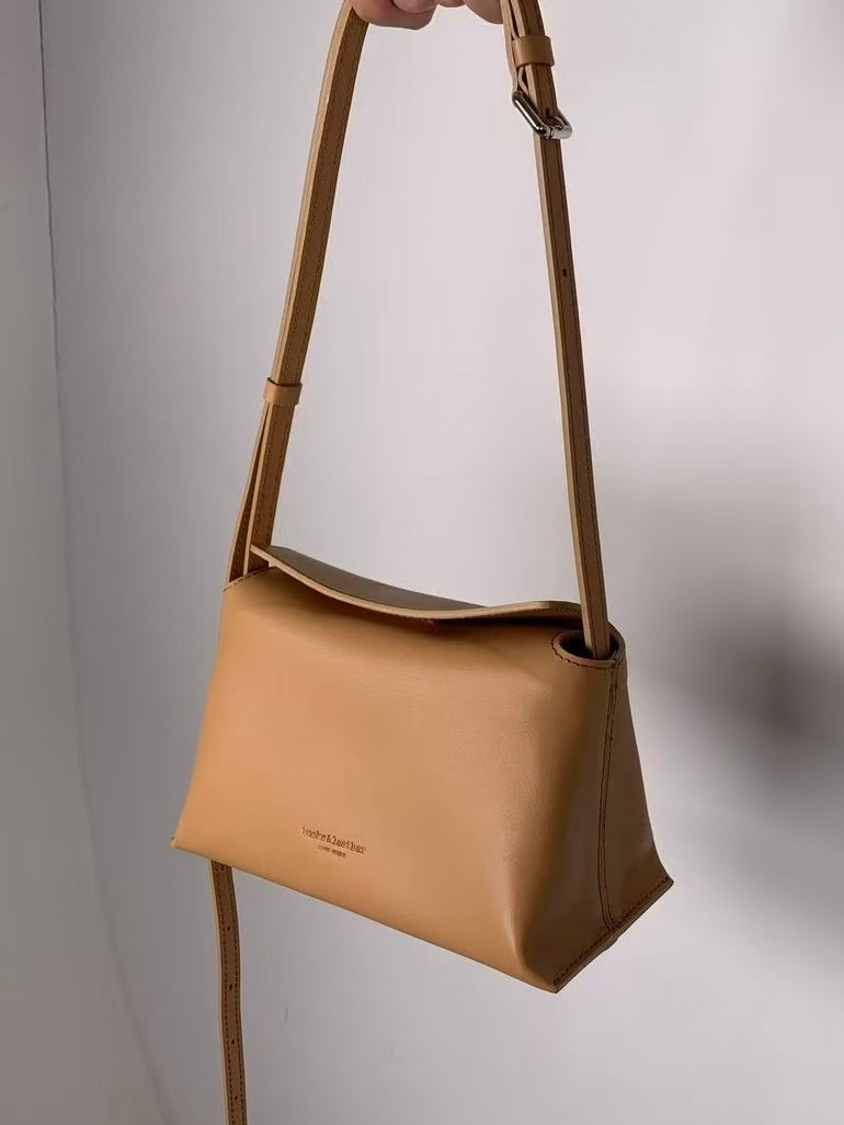 【Bucks & Leather】The Little Marshmallow Bag