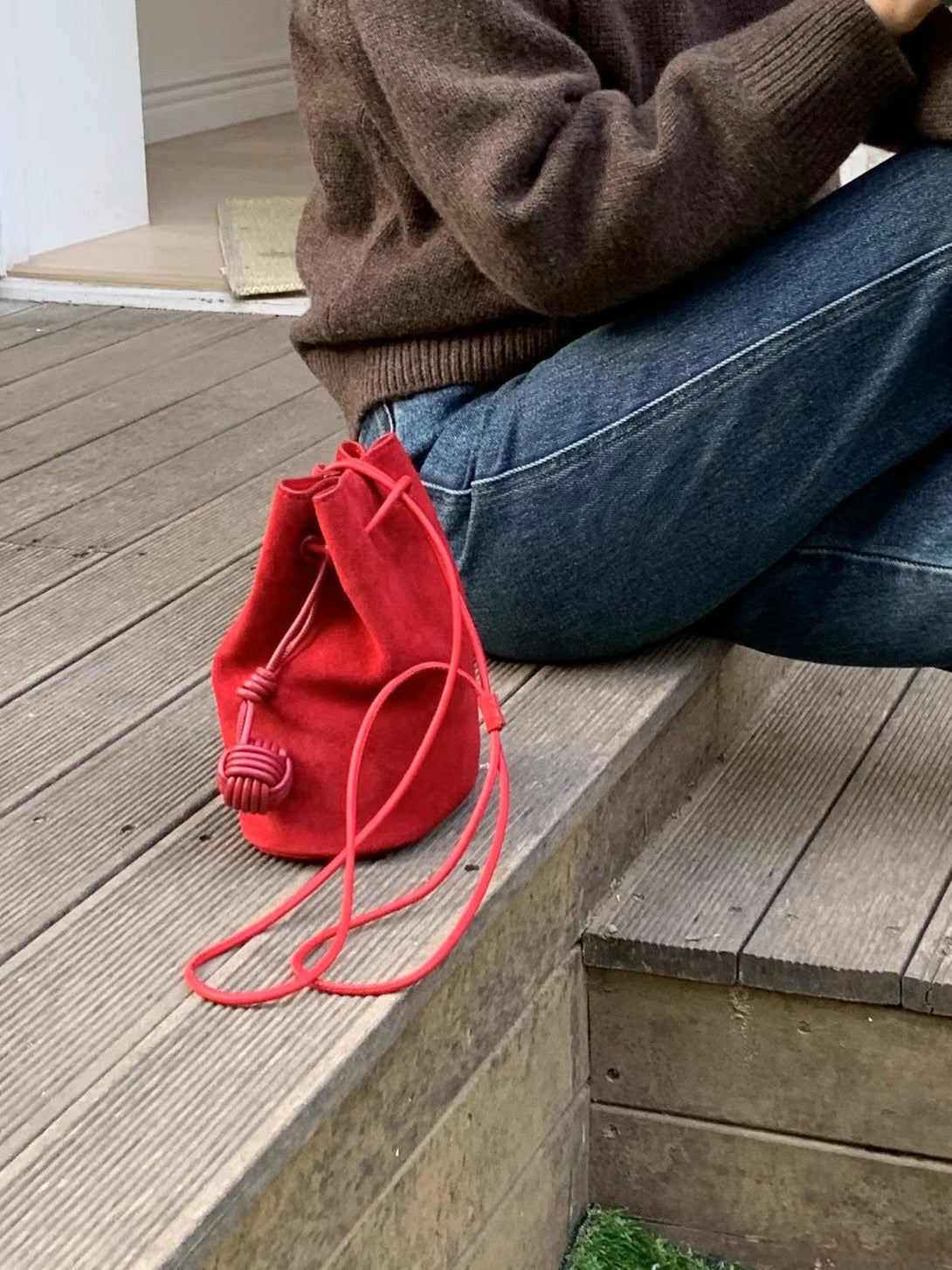 Suede Mini Bucket Bag with Pom Pom | 可愛麂皮小水桶包