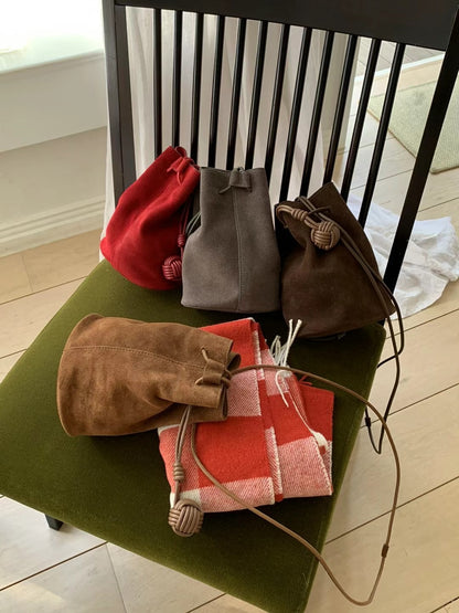 Suede Mini Bucket Bag with Pom Pom | 可愛麂皮小水桶包