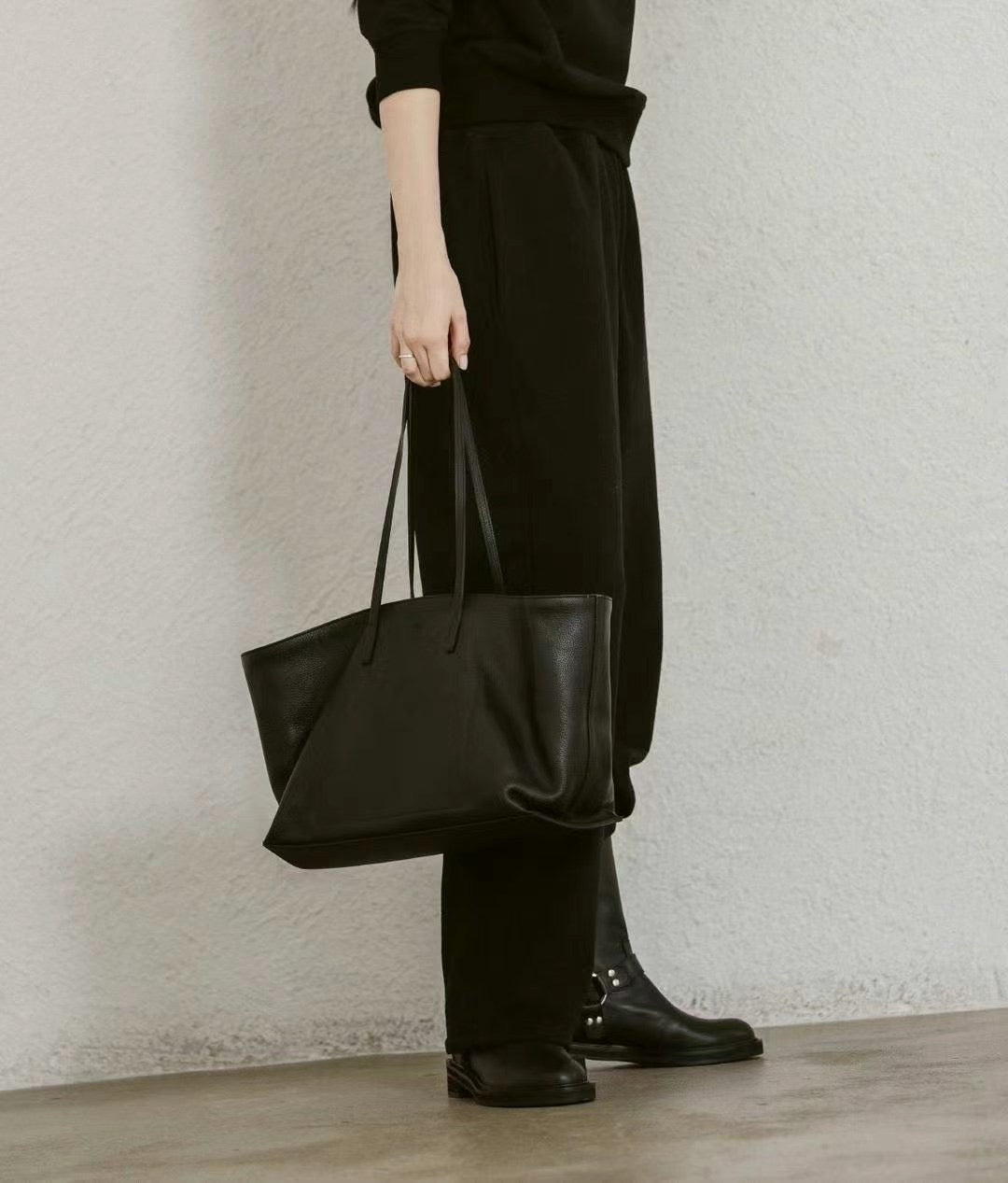 【Bucks & Leather】 Calf Leather Tote Bag | 牛皮黑洞大容量Tote Bag
