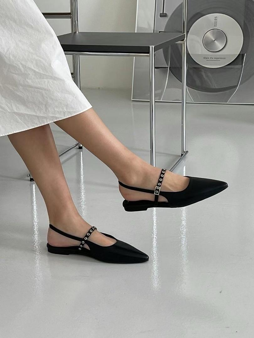 Chic Ballet Flats with Metal Detailing | 百搭優雅尖頭平底鞋